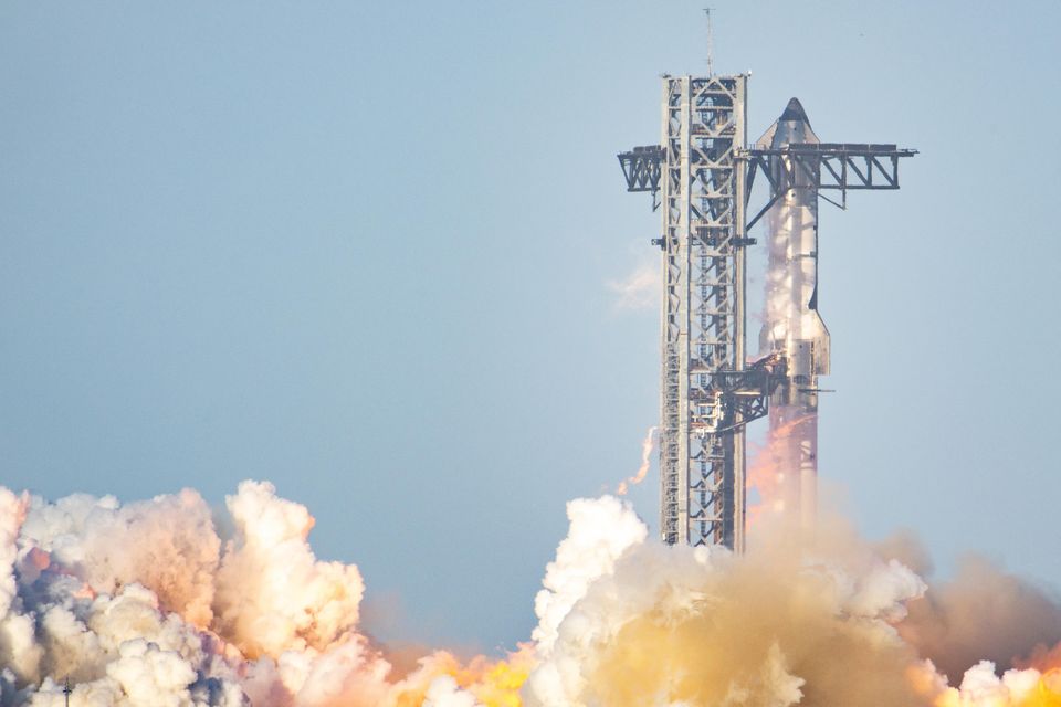 Elon Musk's SpaceX Starship is the best candidate for launching the lunar reactor. Photo: Getty