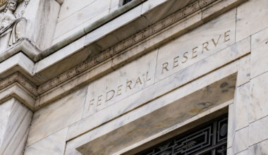 Former Fed Official Predicts When Central Bank Could Begin Cutting Rates