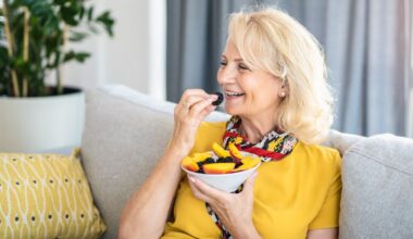 10 Low-Carb Fruits to Add to Your Diet, According to Dietitians