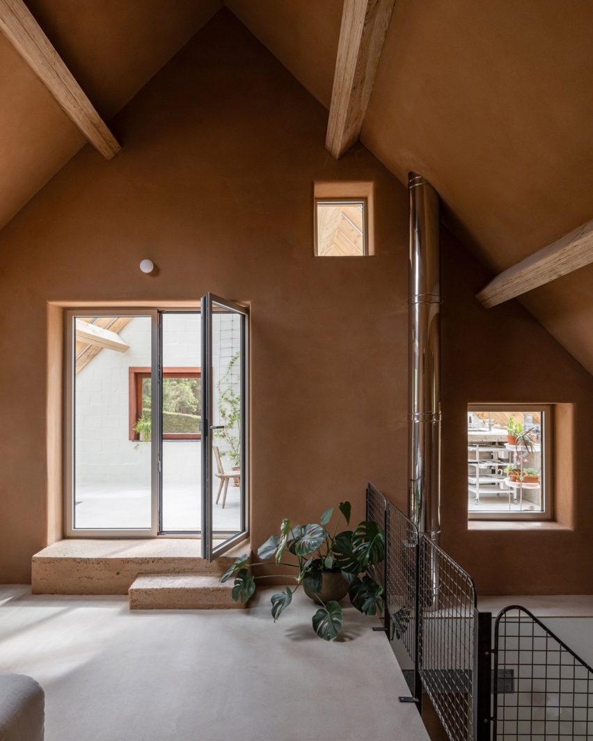 View towards winter garden at Omloop Farmhouse by Hé!