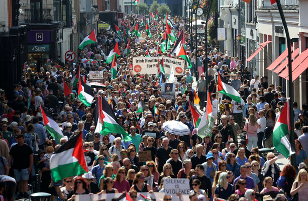 Healthcare workers march for Gaza in Dublin · TheJournal.ie