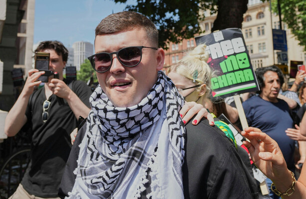 Kneecap's Mo Chara returns to court to face terror charge as UK police warn protesters outside - The Journal