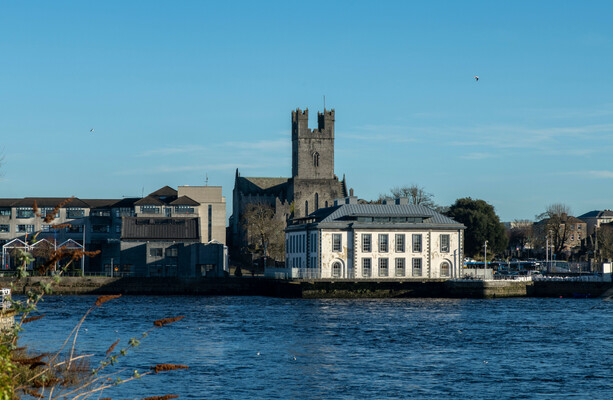 Man charged after gardaí in Limerick respond to reports of people being threatened with a knife - The Journal