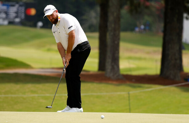Lowry sinks near 100-foot putt to make FedExCup history, Fleetwood and Henley lead