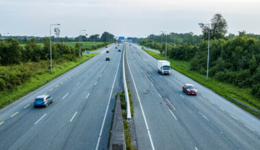 Suspected burglars drove the wrong way on the M7 and threw items at garda car, say gardaí - The Journal
