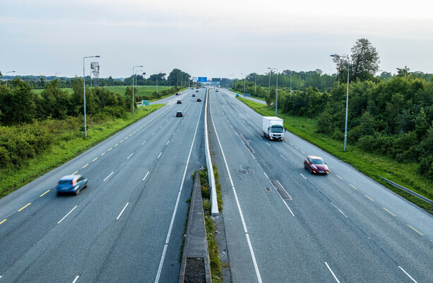 Suspected burglars drove the wrong way on the M7 and threw items at garda car, say gardaí - The Journal