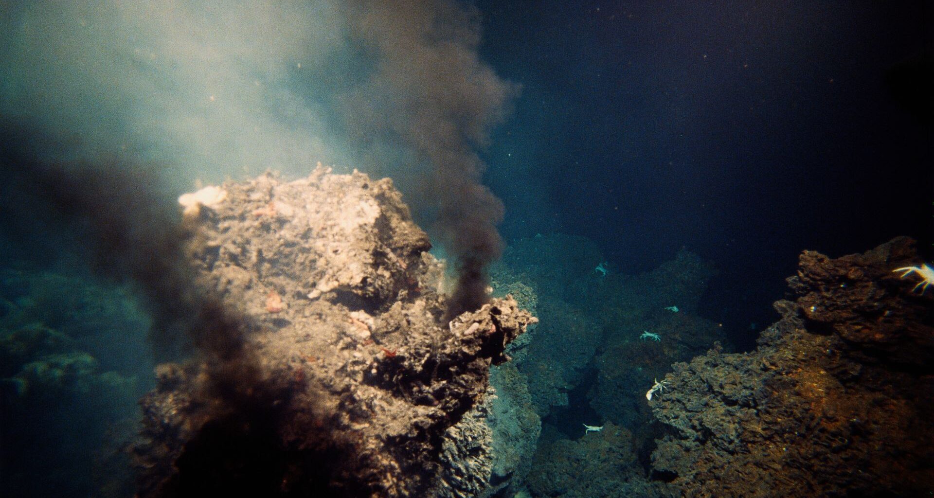 2.6 million-year-old toolkit reveals humans moved diverse stones over substantial distances