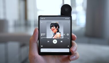 Dezeen Debate features "ergonomically problematic" MindOne smartphone