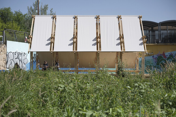 Inhabiting the River Intervention / Erazo Pugliese - Exterior Photography