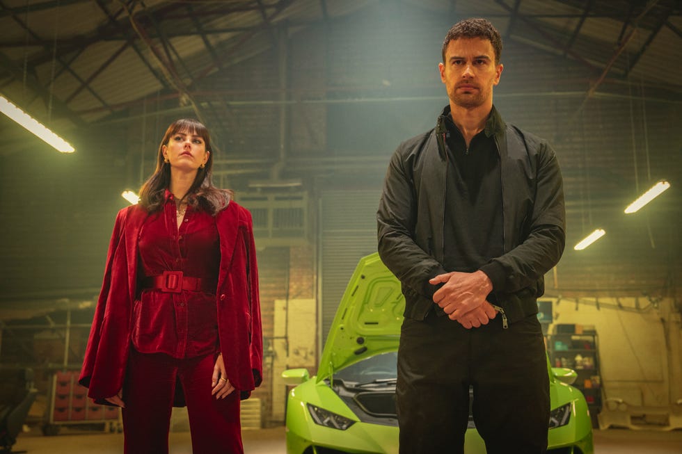 Kaya Scodelario as Susie Glass, Theo James as Eddie Horniman, The Gentlemen kaya scodelario as susie glass, theo james as eddie horniman, the gentlemen