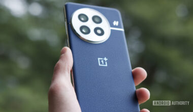 Someone holding the OnePlus 13 outside.