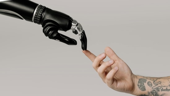 AMD CEO Lisa Su believes AI will enhance human work and continues to hire engineers despite technological advancements.(Pexels)