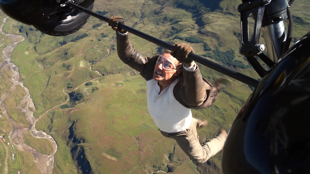 Tom Cruise Split Finger Joints During Mission Impossible 8 Plane Stunt