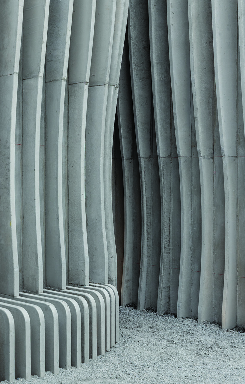 jgstudio transforms public bathroom into undulating concrete installation in ecuador