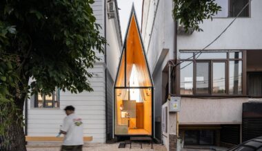 Vinklu squeezes tiny cafe between buildings in Bucharest