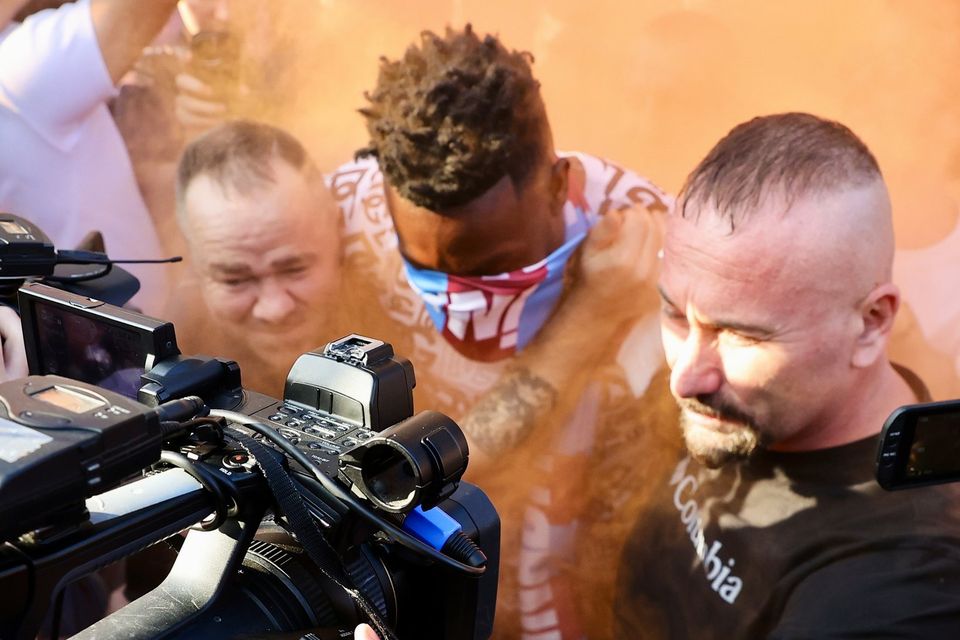 Andre Onana is welcomed by Trabzonspor fans