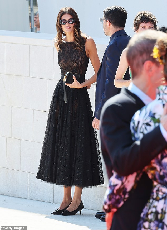 Kaia showed off her effortless sense of style in her black lace dress