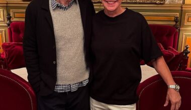 Ellen DeGeneres is starting to look more like her older brother. On Tuesday the 67-year-old comedienne and the 71-year-old movie producer were seen together in a rare portrait. They resembled each other because for the first time they have the same hair color: dark gray