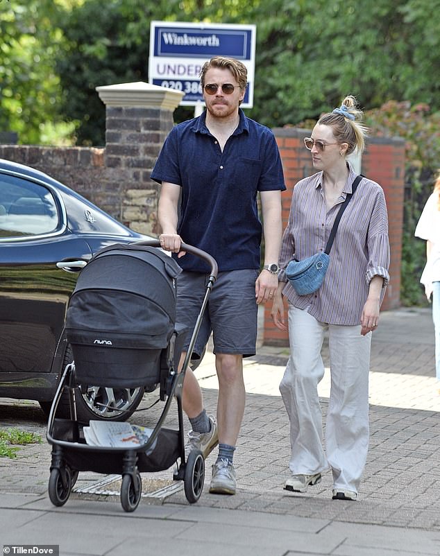 Saoirse could be seen wearing an oversized lilac striped shirt with white wide-leg trousers for the walk, while Jack sported a navy polo-shirt and chino shorts