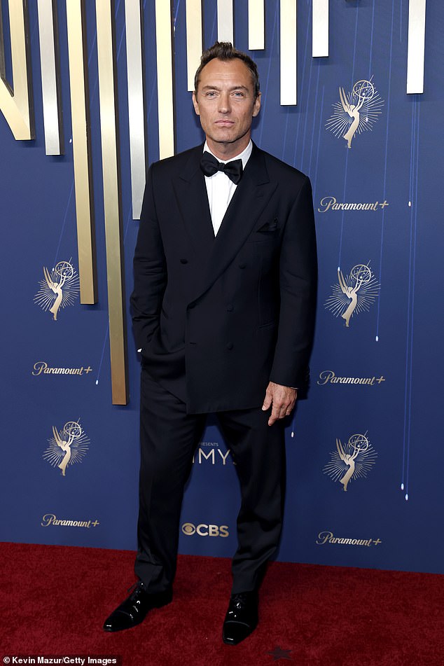 British actor Jude Law also made an appearance, looking dapper in a tux ahead of presenting an award