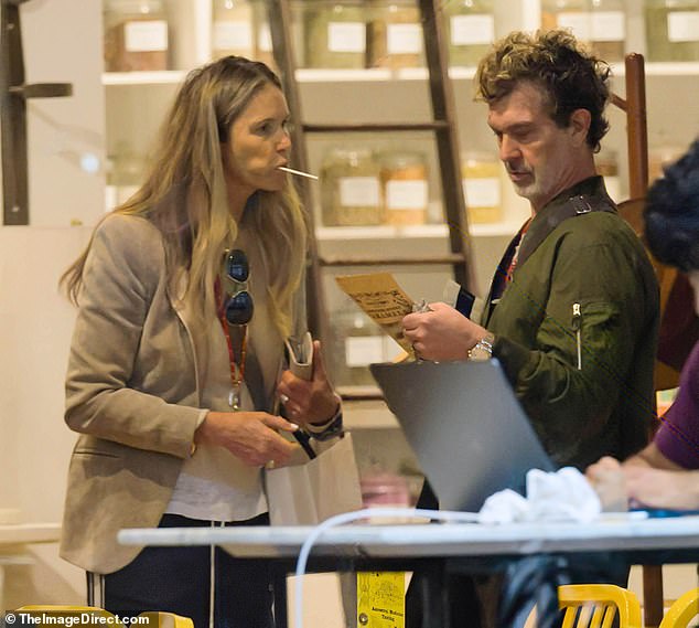 He accessorised with a grey T-shirt, a pair of brown sneakers and held a satchel bag