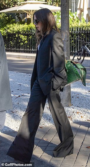 She accessorised her look with an emerald green handbag