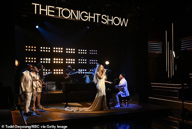 The singer later performed new single Play This Song