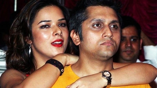 Uditaa Goswami (L) with husband director Mohit Suri at the soundtrack launch event for Aashiqui 2. AFP PHOTO