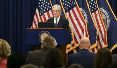 The stock market is having a hard time choosing a side after the Fed cut rates