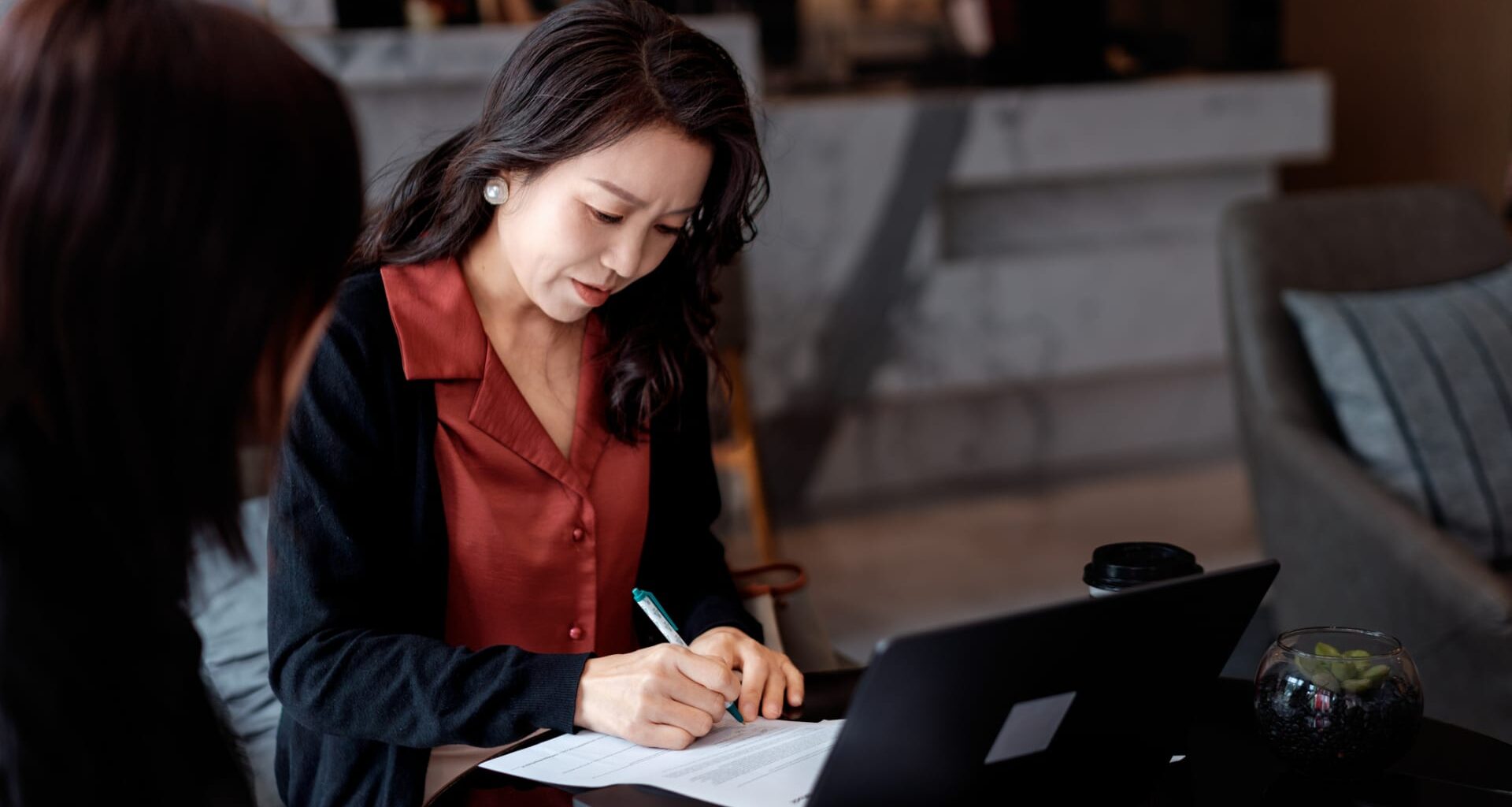 How financial advisors make money