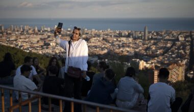 Spain wins triple credit rating boost on improving economic outlook