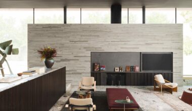 The darker grey ‘ceppo’ marble flooring in the sunken living room provides elegant contrast to the limestone walls