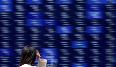 Asia stocks buoyed by AI rush, gold at fresh peaks