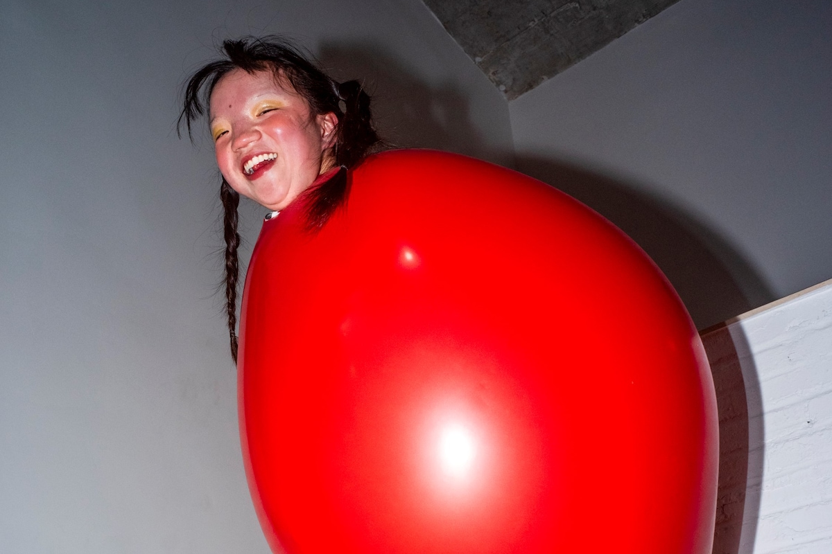 Feng Li’s photos capture surreal moments in everyday life