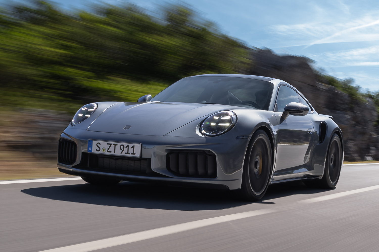 Hybrid Porsche 911 Turbo S makes 711hp