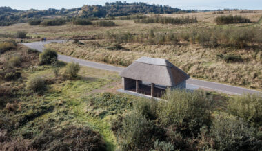 den talamh Meeting Point / Fuinneamh Workshop Architects