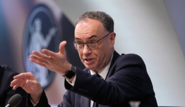 Bank of England 'under pressure' to slow bond sales amid market tumult