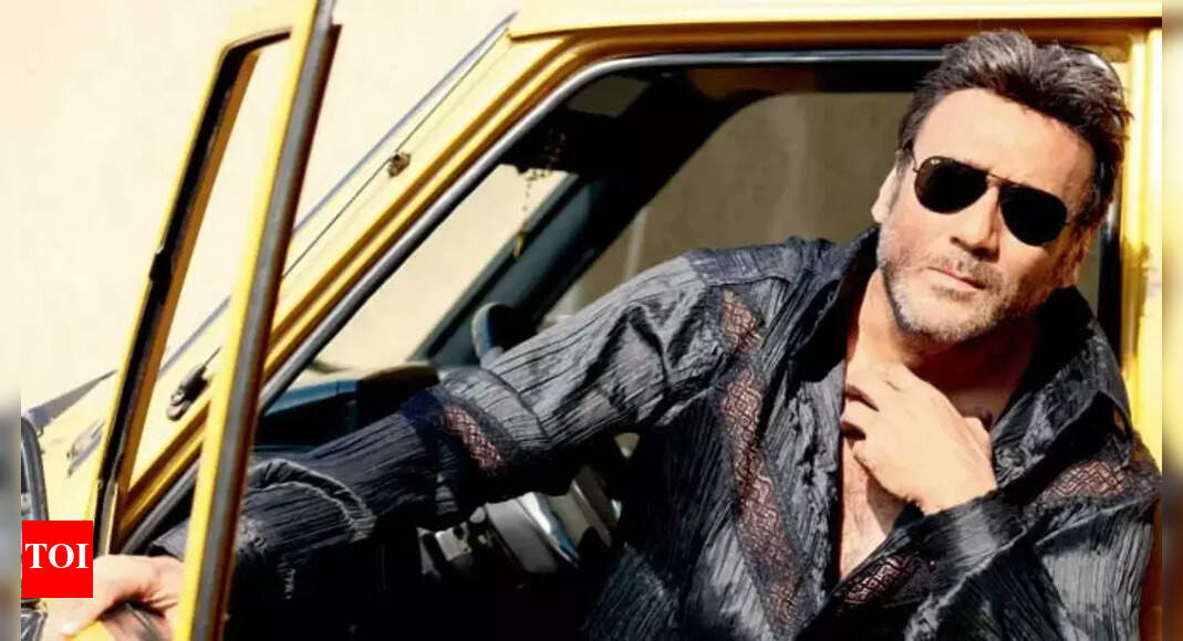 Jackie Shroff confessed brandy shots gave him courage to kiss Madhuri Dixit and Juhi Chawla: 'I felt embarrassed'- Throwback |