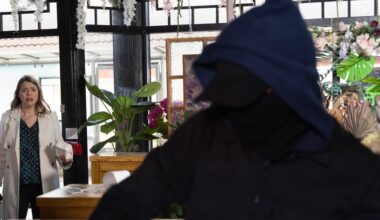 Coronation Street's Tracy to face flower shop terror – is Carl behind it?