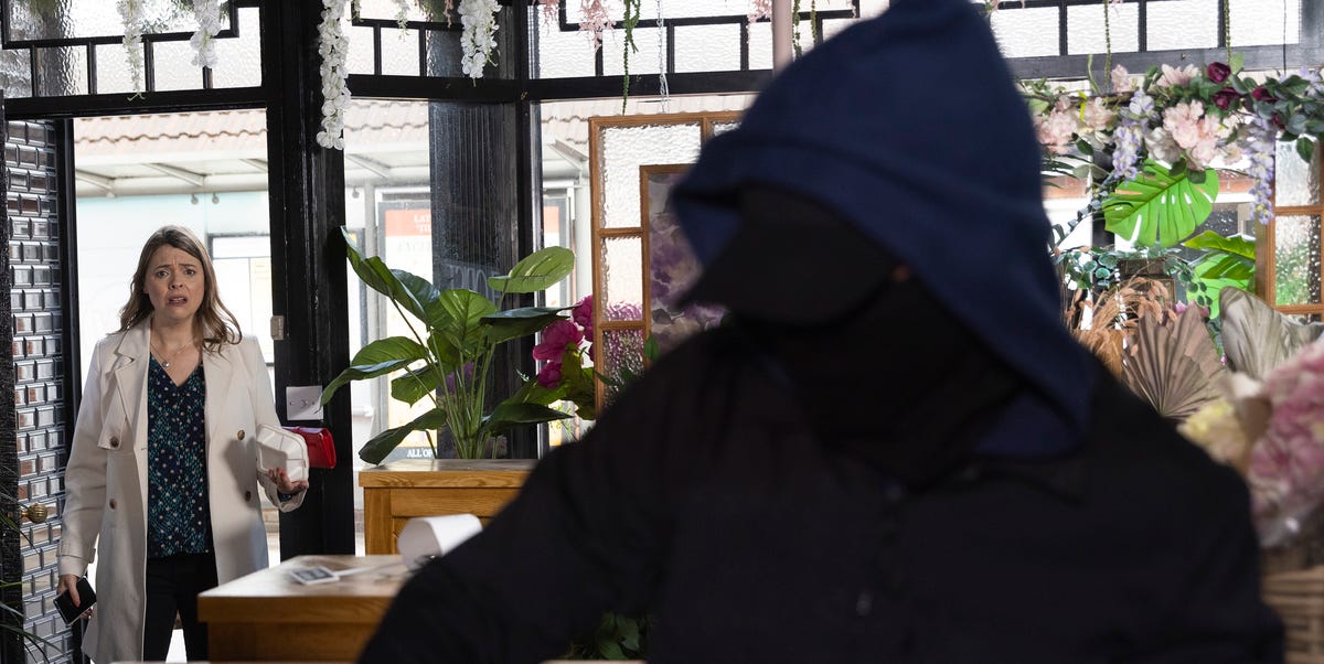 Coronation Street's Tracy to face flower shop terror – is Carl behind it?