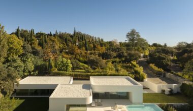 Villa 18, House in la Moraleja / Fran Silvestre Arquitectos