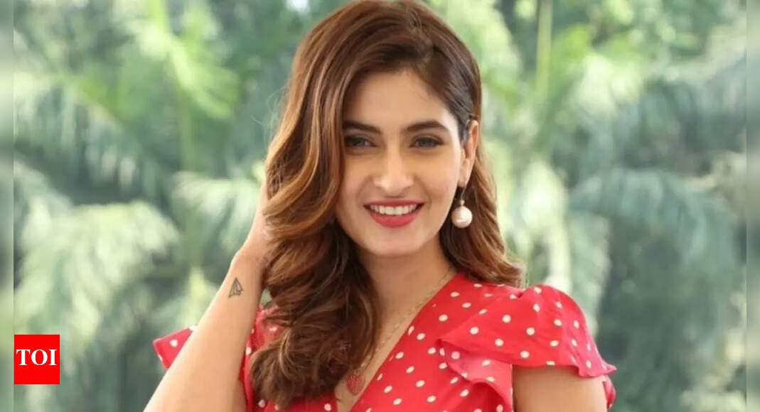 Karishma Sharma gives health update; reveals why she 'jumped' from a moving train: ‘My friend is from Kolkata…’ | Hindi Movie News