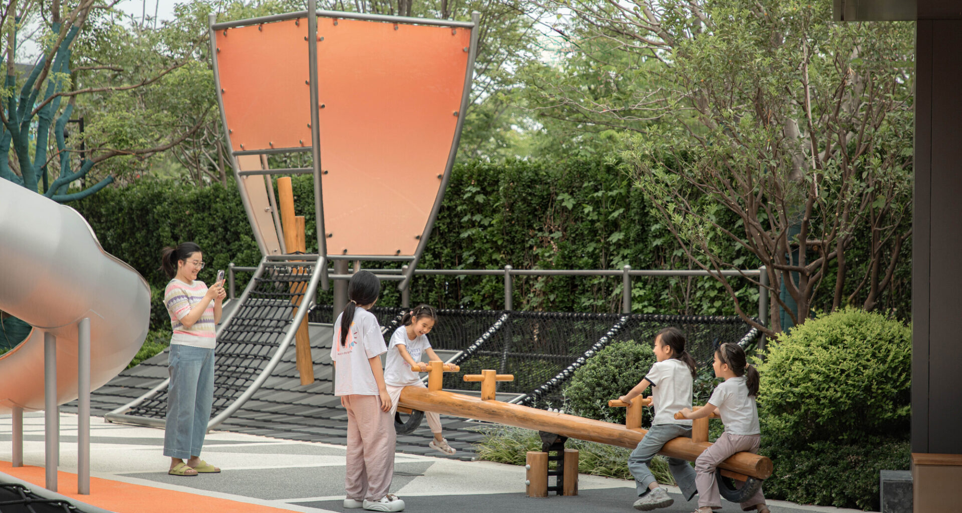 Traditional Chinese Aesthetic Children's Space Under Kongming Lantern / Xisui Design