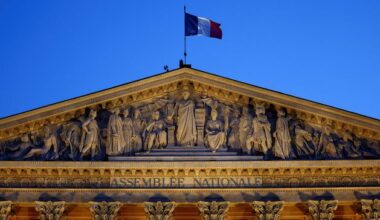 French debt costs higher than Italy’s as political crisis deepens