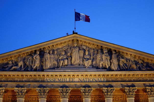 French debt costs higher than Italy’s as political crisis deepens