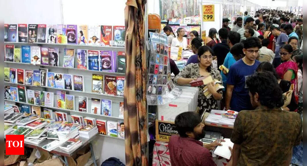 10,000 people visit Madurai book fair during weekend | Madurai News