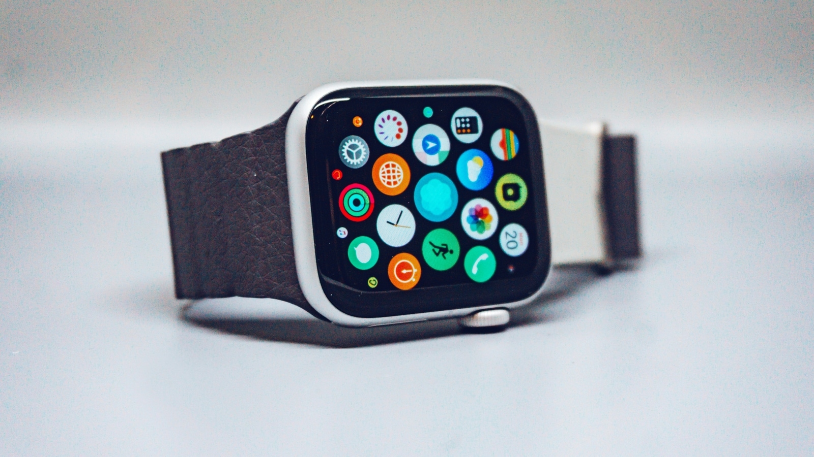 Man suffers massive heart attack; Apple Watch, WHOOP give ‘false assurance’, claims LinkedIn post