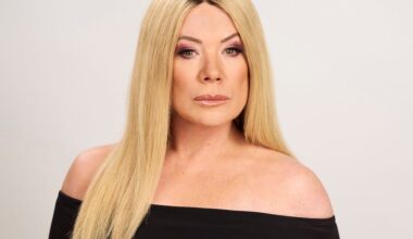 Sharon returns to Walford – and goes straight for Zoe