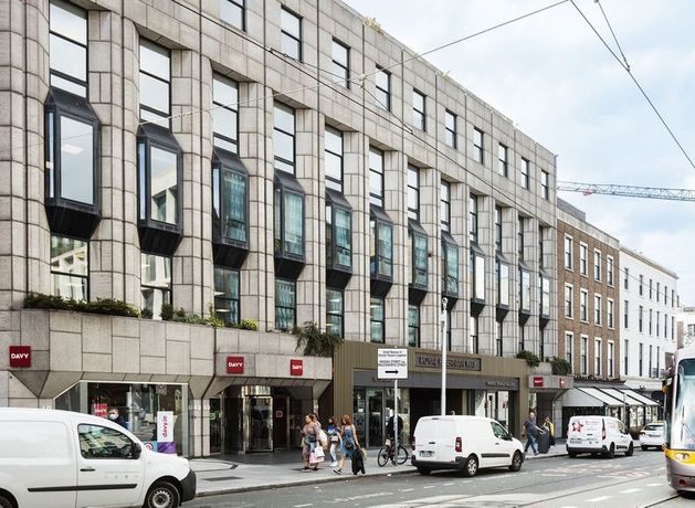 Dawson Street reopens after fire at cocktail bar brings Luas to early-morning standstill