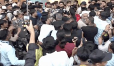 Slaps, punches and pushes: iPhone 17 frenzy turns violent at Mumbai Apple store - watch video | India News